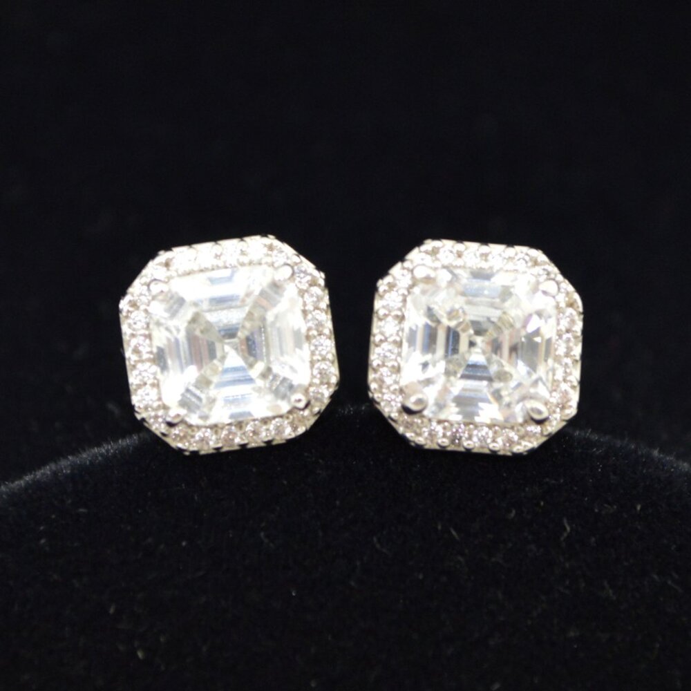 Henri Bendel stud earrings #217-170